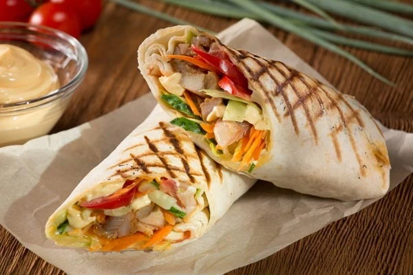 Krauze un Uzulnieks vienojušies par pastiprinātu kontroli ēdināšanas iestādēs, kurās nodarbināti migranti