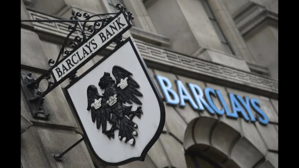 «The Guardian»: Lielbritānijas bankas vēlas paātrināt analoga izveidi maksājumu sistēmām «Visa» un «Mastercard»