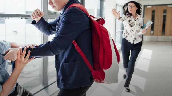 Policijas konstatētā vardarbība skolās - no necenzētas leksikas un digitālas pazemošanas līdz fiziskai agresijai