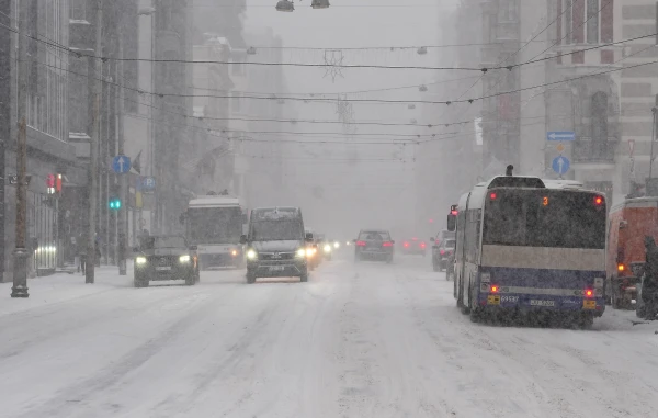 Rīgas izpilddirektors: Puteņa biļetes piektdien nebūs, jo dienesti tiks galā