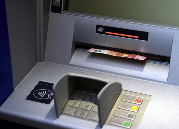 «Reformas» vietā - brīvprātīgs kredītu aizliegums