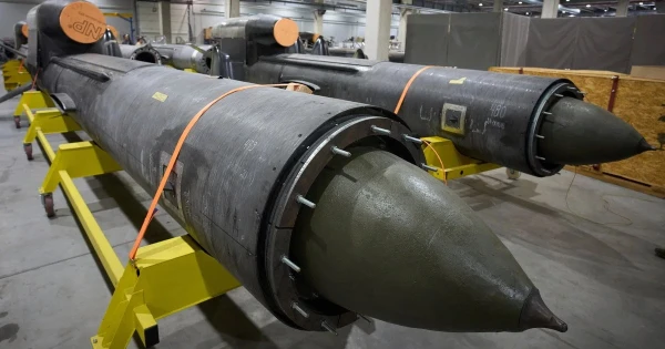 Ukraina ar raķetēm «Flamingo» devusi triecienu krievu raķešu noliktavai