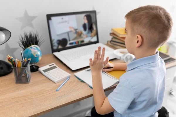 Saeimas komisija rosina tālmācību ierobežot pakāpeniski no 2027./2028. mācību gada