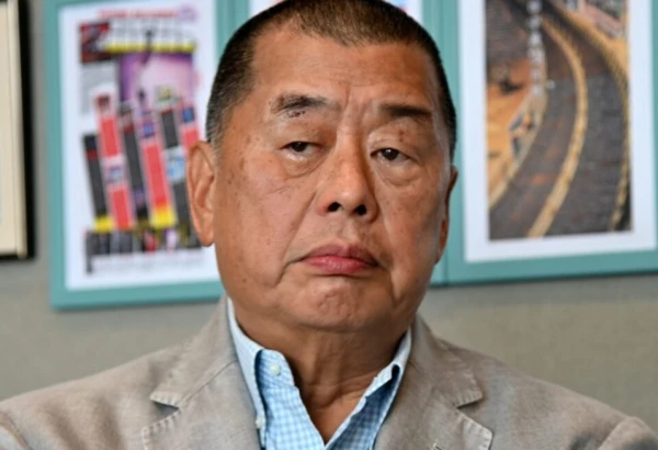 Honkongas tiesa piespriež prodemokrātiskajam aktīvistam Džimijam Lai 20 gadu cietumsodu