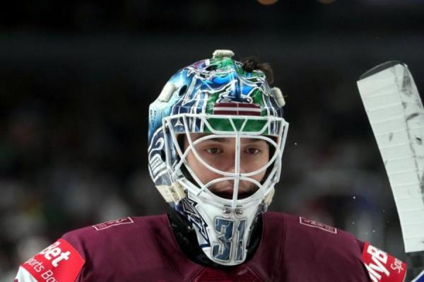 Par spīti liegumam, sestdien Rīgā cilvēki turpināja kāpt uz Daugavas ledus