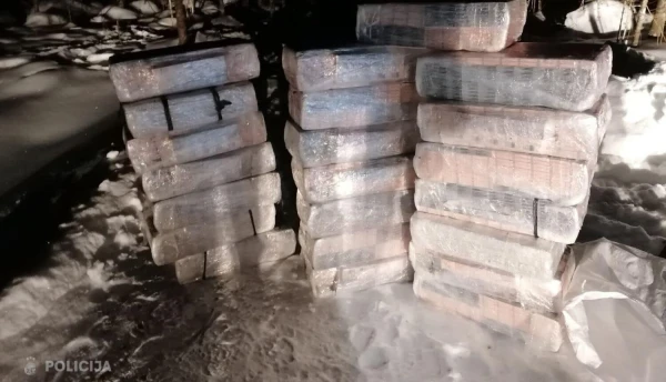 Policisti Aizkraukles novadā atklāj lielu nelegālo cigarešu daudzumu un aiztur trīs personas