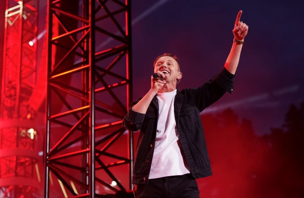 «Prāta vētra» Jelgavai kompensē izdevumus par koncerta un lietavu dēļ sabojātā zāliena atjaunošanu