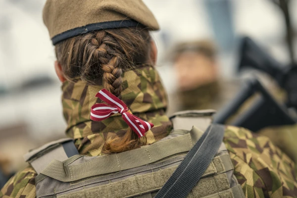 JKP aicina atlikt sieviešu iesaukšanu VAD līdz jauniešu veselības un dienesta kvalitātes uzlabošanai