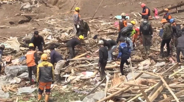 Zemes nogruvumā Indonēzijā bojāgājušo skaits pieaudzis līdz 17