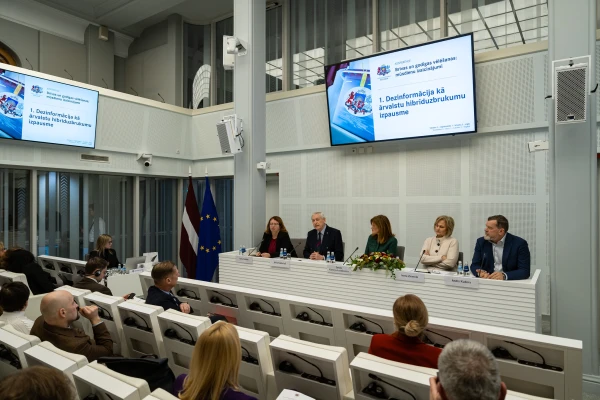 Saeimas preses dienesta foto