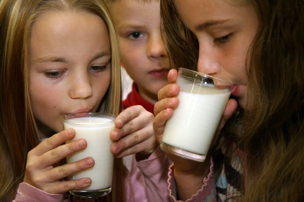 Sākas papildu pieteikšanās programmai «Piens un augļi skolai»