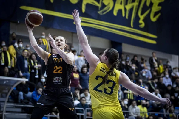 «TTT Rīga» basketbolistes Baltijas līgas spēlē izcīna uzvaru