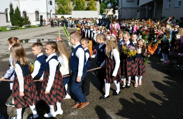 Rīgas skolās plāno nodarbināt sākumskolas skolēnus arī vasarā līdz Jāņiem
