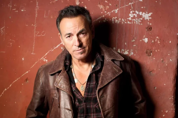 Brūss Springstīns nosoda ASV Imigrācijas policijas «gestapo taktiku»