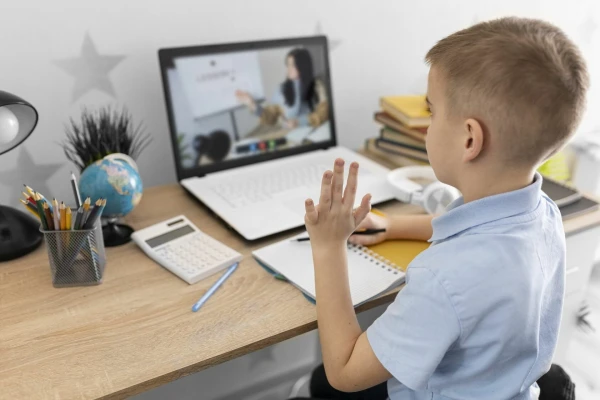 Saeima atkal nelemj par grozījumiem būtiskai tālmācības ierobežošanai pirmajās sešās klasēs