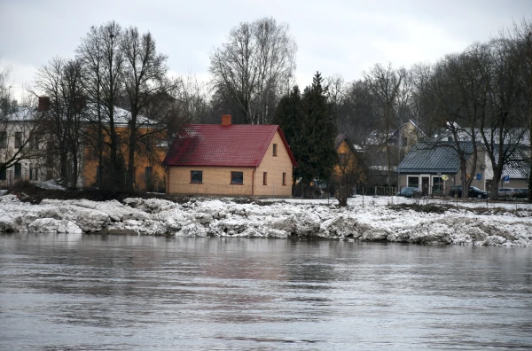 Valsts prezidents ar Jēkabpils domes priekšsēdētāju pārrunā gatavību iespējamajiem plūdiem Daugavā