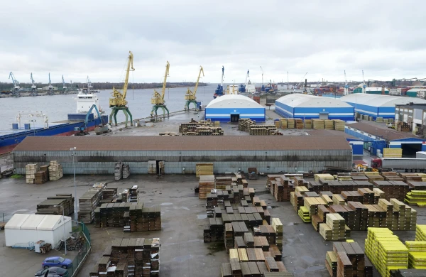 Rīgas ostā pārkrauto kravu apmērs pērn samazinājies par 7,3%