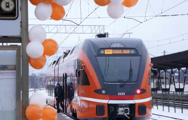 Sāk kursēt vilciens maršrutā Tallina-Tartu-Rīga
