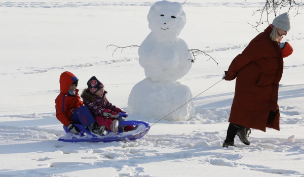 Aicina ievērot drošību slēpošanas trasēs un slidotavās