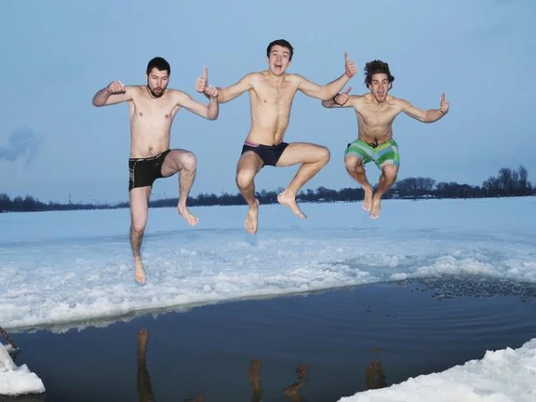 Ziemas peldētāju iecienītajās Rīgas peldvietās ir laba ūdens kvalitāte