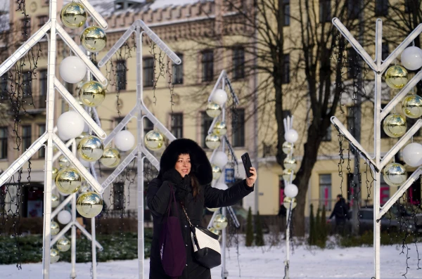 Līdz ar siltāku laiku piektdien gaidāms slapjš sniegs un lietus