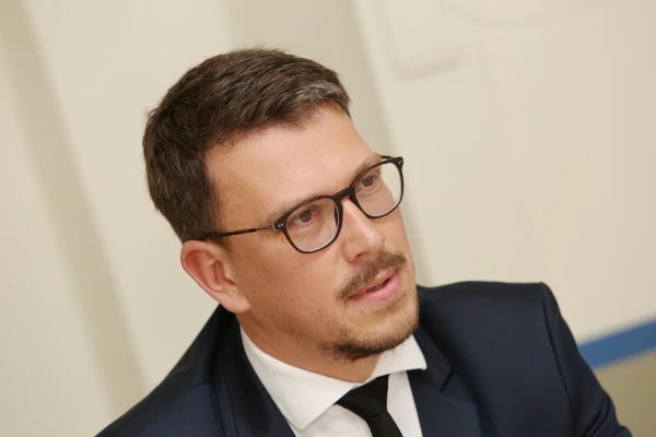 Miris Saeimas deputāts Zelderis