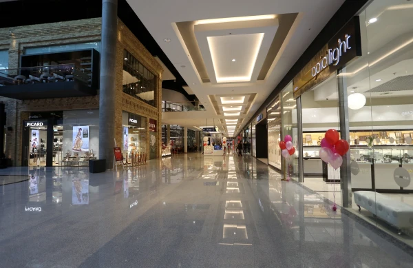 Lielajiem tirdzniecības centriem Rīgā svētkos būs mainīti darba laiki