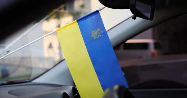 Valdība atbalsta 11 Latvijā konfiscētu automašīnu nodošanu Ukrainai