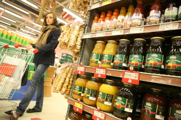 Kazāks: Latvijā pārtikas cenas veikalos sāk sekot tendencēm pasaulē