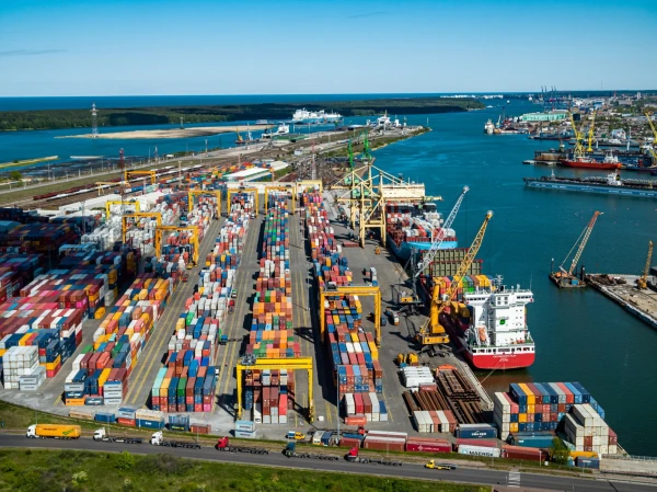 «LNK Industries» paraksta 8,2 miljonu eiro līgumu par piestātnes rekonstrukciju Klaipēdas ostā