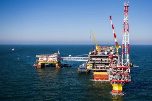 Ukraina veikusi triecienu Krievijas naftas platformai Kaspijas jūrā