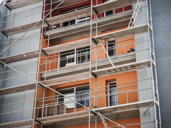 Valsts kontrole: Ēku renovācijas atbalsta finansējuma pieejamības veicināšana nav bijusi pietiekama