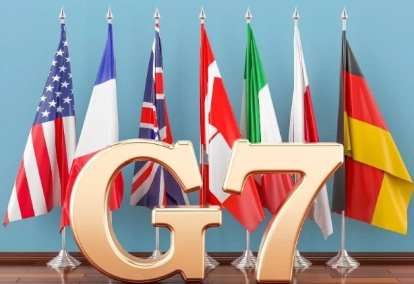 Avoti: Rietumvalstis naftas cenu griestus var aizstāt ar aizliegumu Krievijas jūras pārvadājumu pakalpojumiem