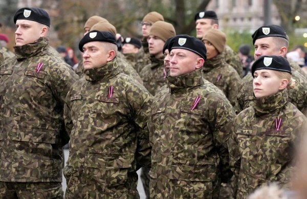 Nākamgad vairāk nekā miljardu eiro plāno novirzīt armijas kaujas spēju tiešai attīstībai