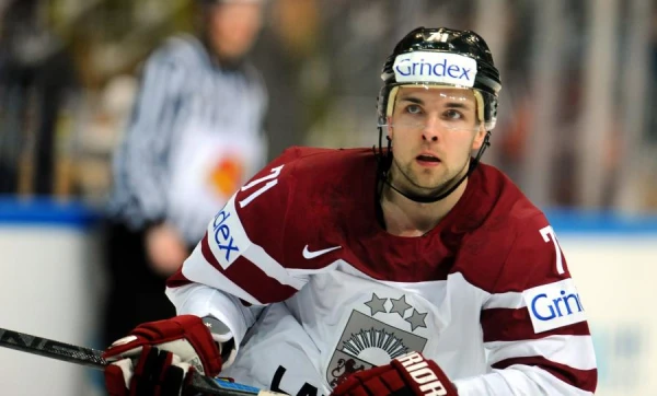 Roberts Bukarts hokejista karjeru turpinās Austrijas klubā «Pioneers Vorarlberg»