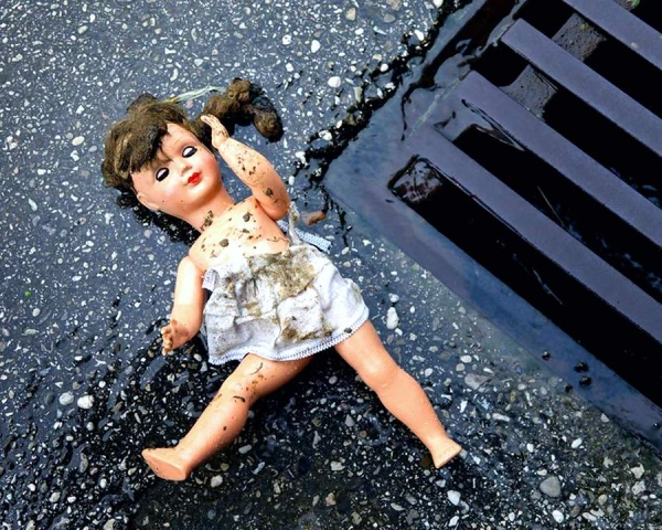 Rosina apsūdzēt pedofilu par bērnu filmēšanu baseinā un sieviešu piedzirdīšanu seksuālos nolūkos