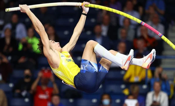 Par pasaules gada labākajiem vieglatlētiem atzīti kārtslēcējs Duplantis un sprintere Maklaflina-Levrona