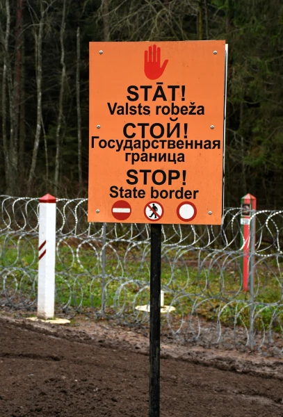 Sabojājot robežas žogu, Krievijas pilsonis nokļūst Latvijā