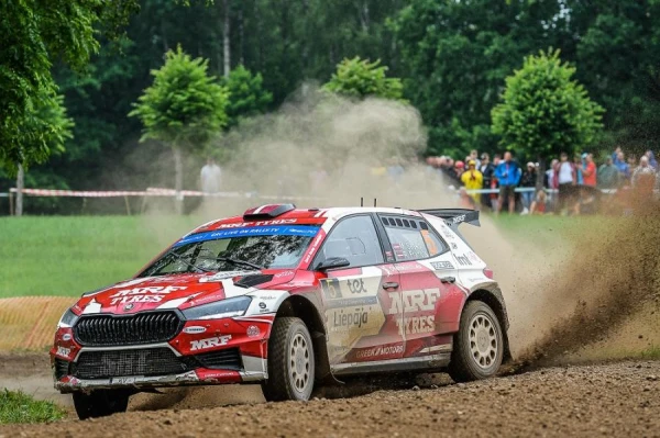 Seska ekipāža Saūda Arābijas rallijā saglabā trešo vietu kopvērtējumā