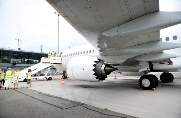 Arodbiedrība: «SmartLynx Airlines» faktiski notiek darbinieku kolektīvās atlaišanas process, kas ietērpts «pušu vienošanās» dokumentā