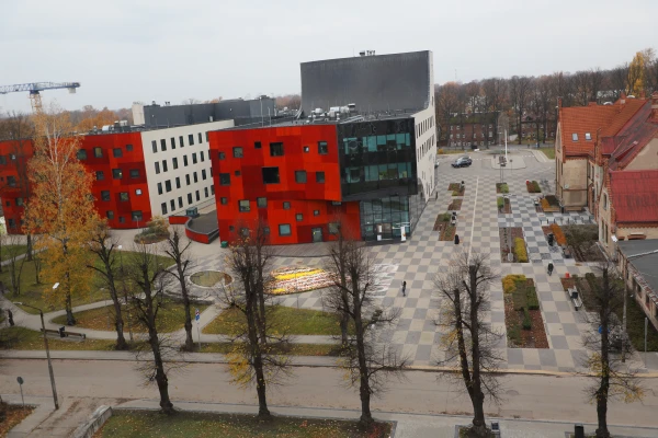 Stradiņa slimnīca pārsūdzēs tiesas lēmumu apmierināt bijušo valdes locekļu prasību par pabalstu izmaksu