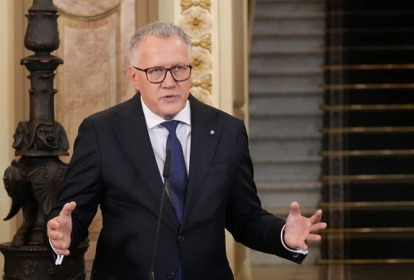 Deputāti steidzami izsauc pie sevis finanšu ministru