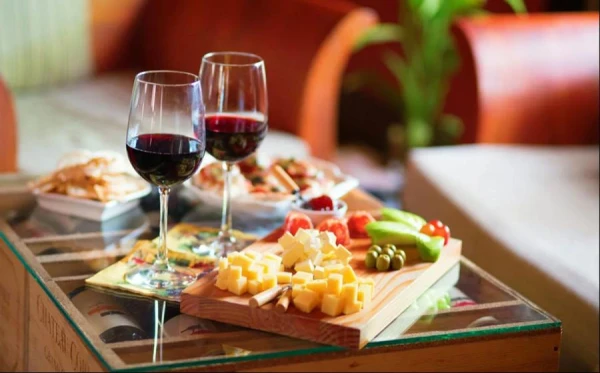 Starptautiska žūrija par labāko vīna restorānu Baltijā atzīst Viļņas restorānu «Heji»