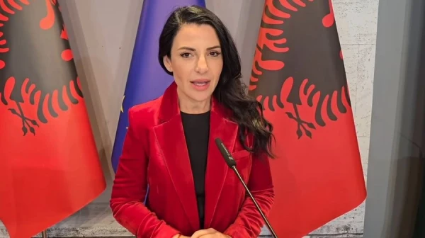 Albānijas vicepremjere atstādināta pēc apsūdzībām korupcijā