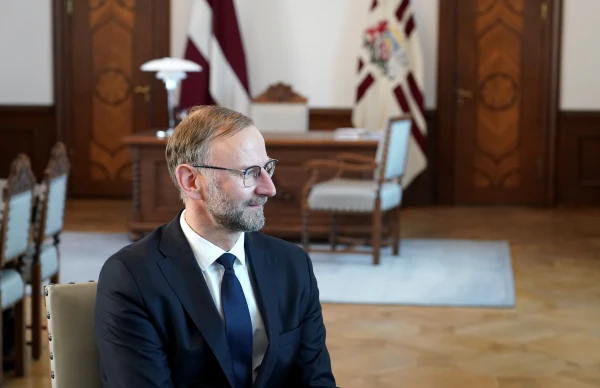 Švinka iztur Saeimas uzticības balsojumu