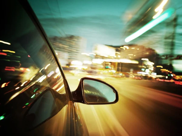 Jelgavā autovadītājs divtik pārsniedz atļauto braukšanas ātrumu un paliek bez tiesībām