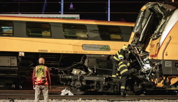 Vilcienu sadursmē Čehijā cietuši 42 cilvēki