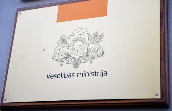 Valdība atbalsta tiesību uz apmaksātu veselības aprūpi sasaisti ar Latvijā deklarētu dzīvesvietu