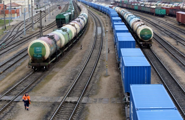 Dzelzceļa kravu pārvadājumu apjoms desmit mēnešos samazinājies par 19,7%