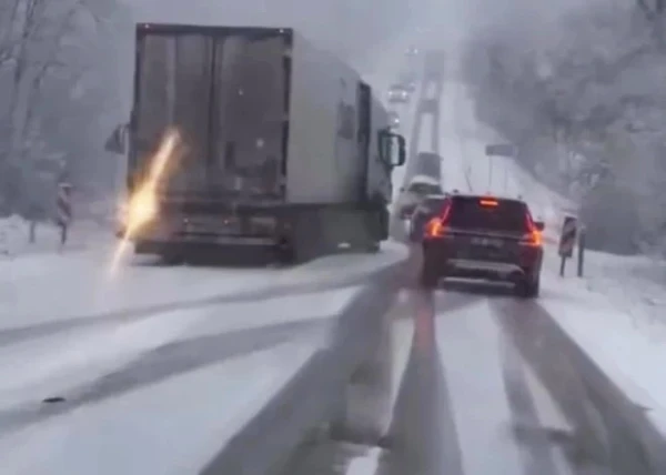 Divās avārijās uz Vidzemes šosejas cietuši seši cilvēki